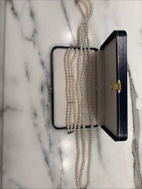 Pearl necklace and bracelet matching set